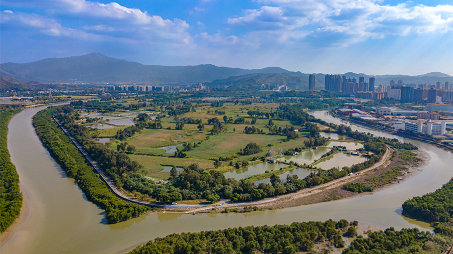 Self-Guided tours on rivers and embankments